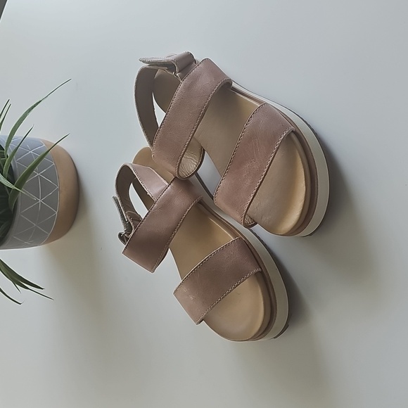 NWOT Nisolo Almond Sandals with Cushioned Footbed and Slingback Go To Flatform - Picture 5 of 10